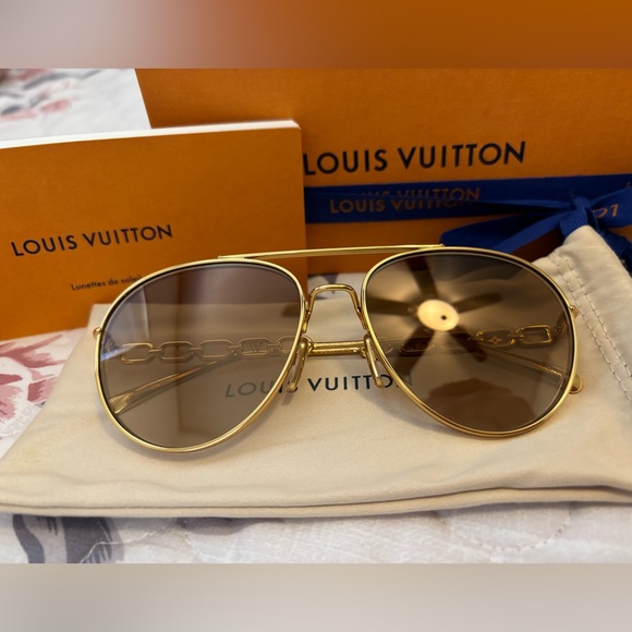 Louis Vuitton Chain Pilot Sunglasses 🕶️ - Picture 8 of 8